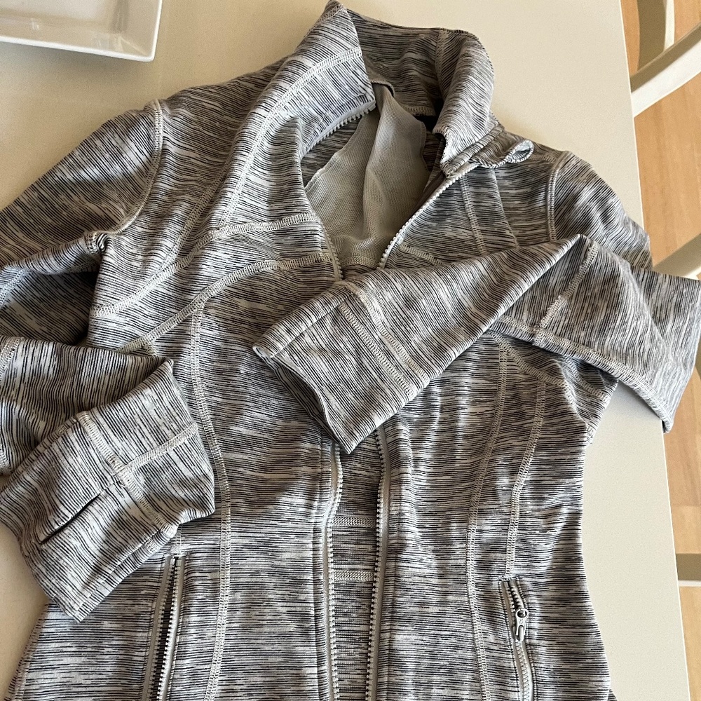 Lululemon zip jacket size 2